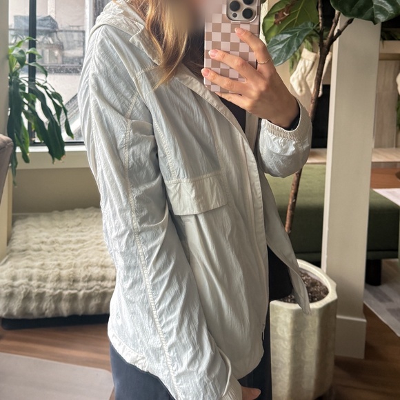 Lululemon stone grey wind breaker - Picture 5 of 5